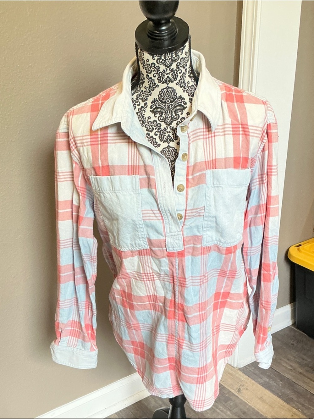 American Eagle Coral and Light Blue Plaid Shirt Size XS